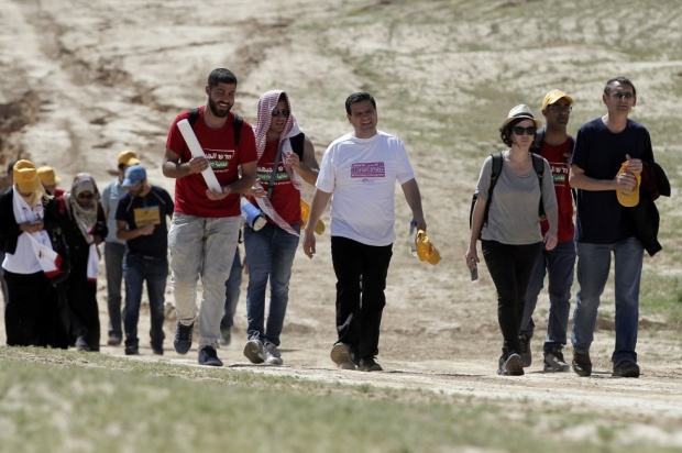 Ayman Odeh (C) alongside several dozen protesters march in the Bedouin village of Wadi al-Naam on 26 March, 2015, near the city of Beersheba (AFP)