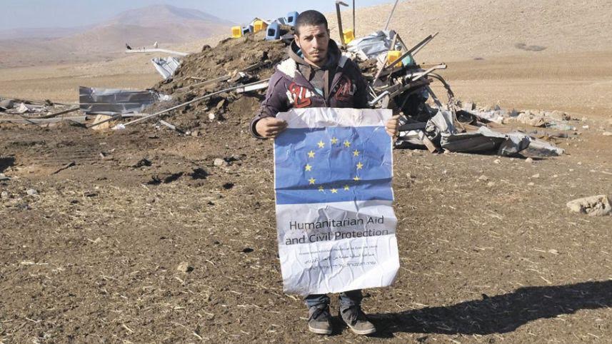 Razi Basharat, the son of mukhtar Abdel Rahim Basharat, in Al Hadidya. It’s not clear why the EU has been silent about the confiscation of the tents, 10 Dec. 2015. Photo by Alex Levac.